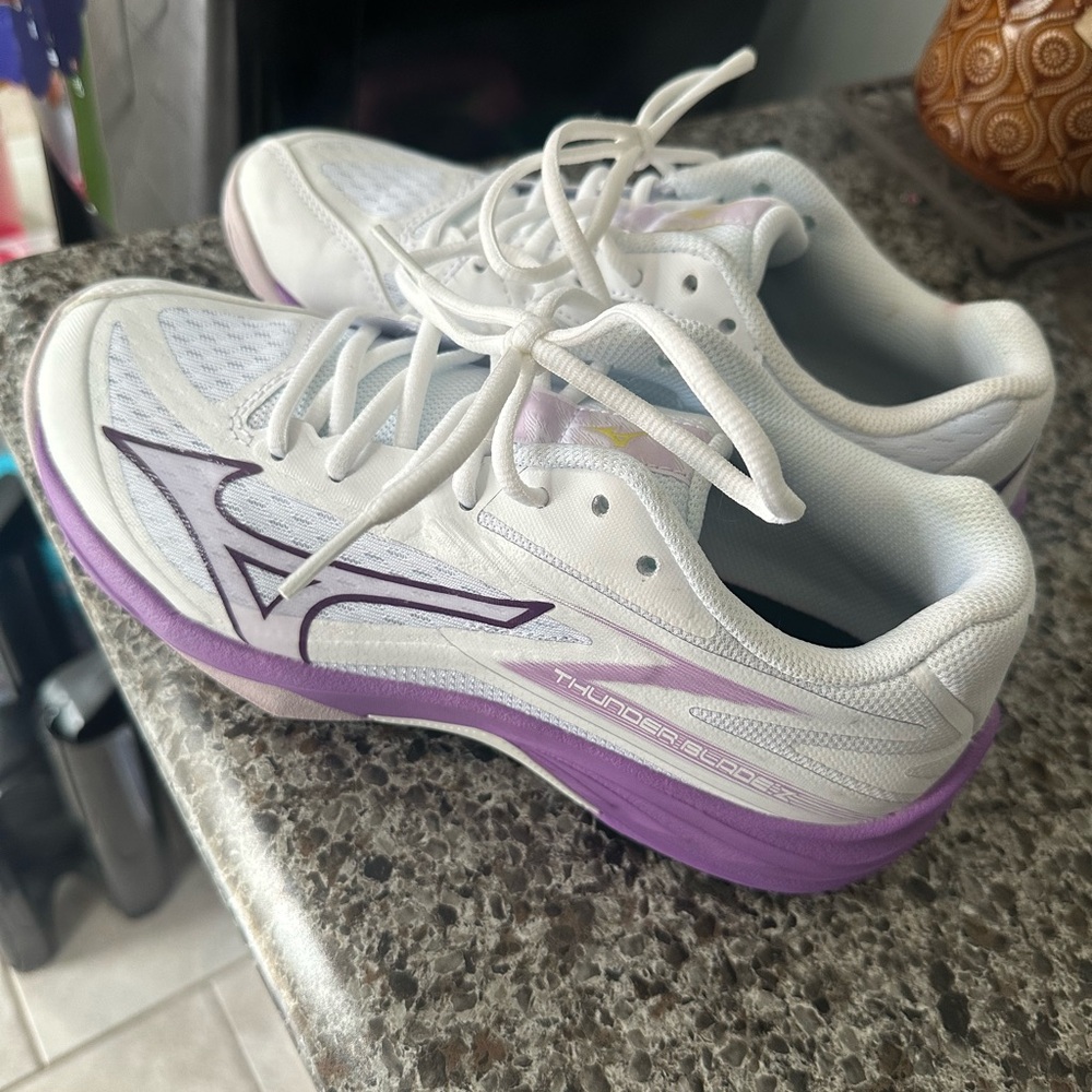 Mizuno Women's White and Purple volleyball Shoes